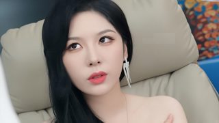 小伙和黑丝美女玩牌，输了脱衣服，结果美女把裤衩都输没了！！！#下井后，我觉醒武魂真身