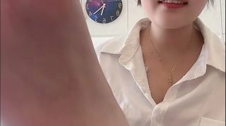 玉足展示高清播放
