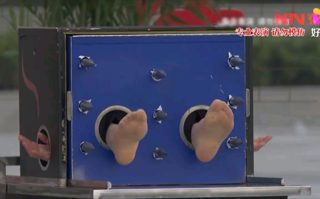 光脚配合高清播放